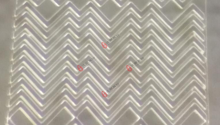 多層SU-8光刻膠模具局部結(jié)構(gòu)放大圖